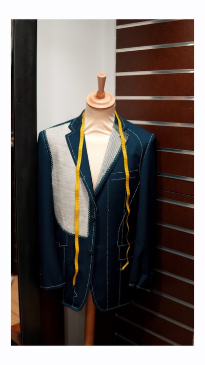 Chemises, gilets et costumes sur mesure et demi-mesure à Pontarlier, entre Besançon et Neuchâtel